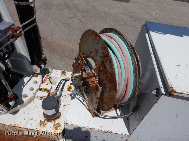 image for item DM6431 2010 International 7400  utility / service truck