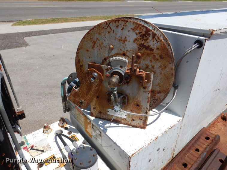 image for item DM6431 2010 International 7400  utility / service truck