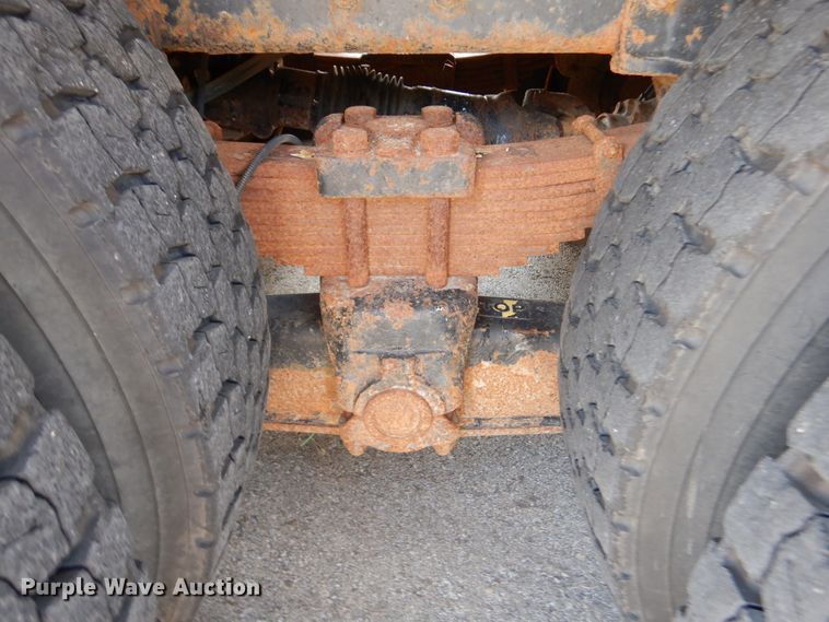 image for item DM6431 2010 International 7400  utility / service truck