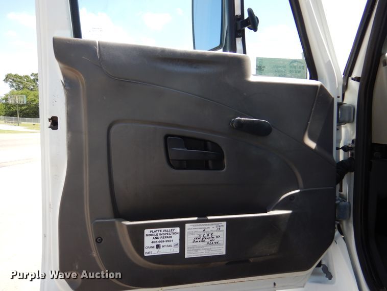 image for item DM6431 2010 International 7400  utility / service truck