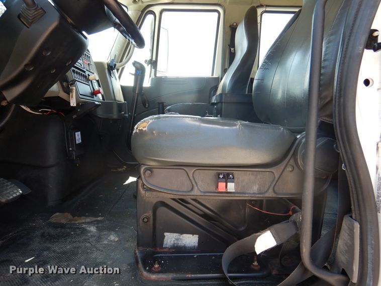 image for item DM6431 2010 International 7400  utility / service truck