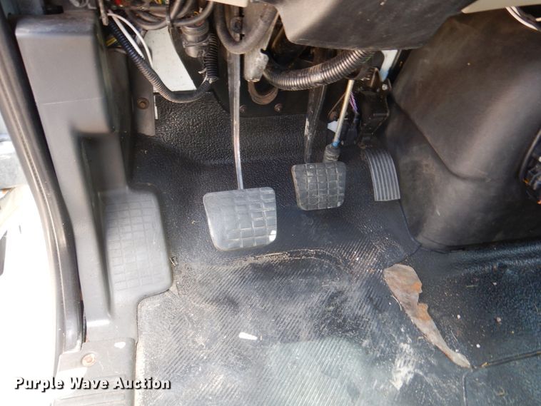 image for item DM6431 2010 International 7400  utility / service truck