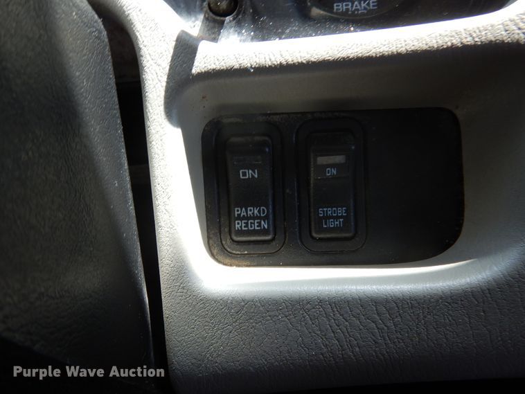 image for item DM6431 2010 International 7400  utility / service truck