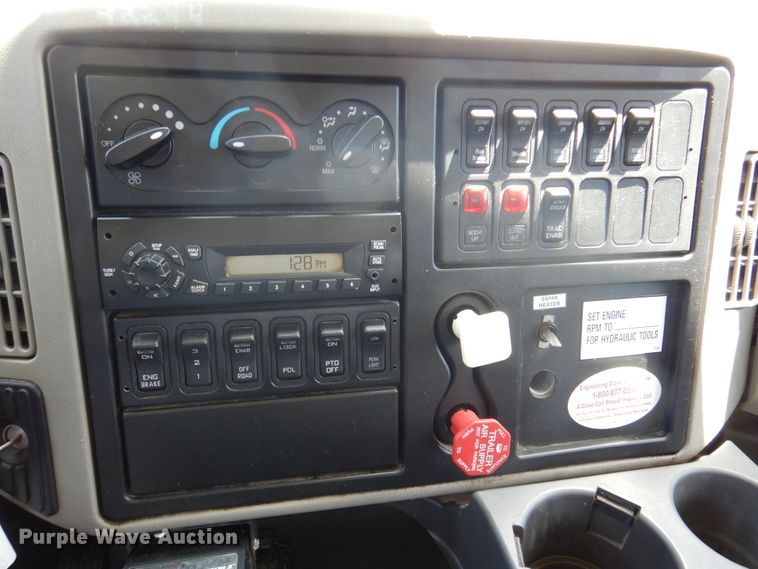 image for item DM6431 2010 International 7400  utility / service truck