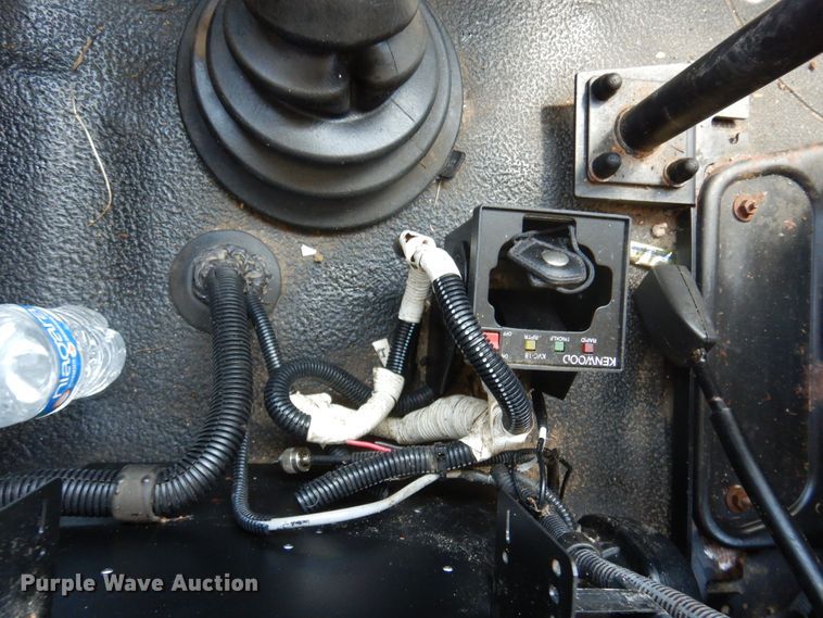 image for item DM6431 2010 International 7400  utility / service truck