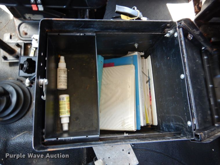 image for item DM6431 2010 International 7400  utility / service truck