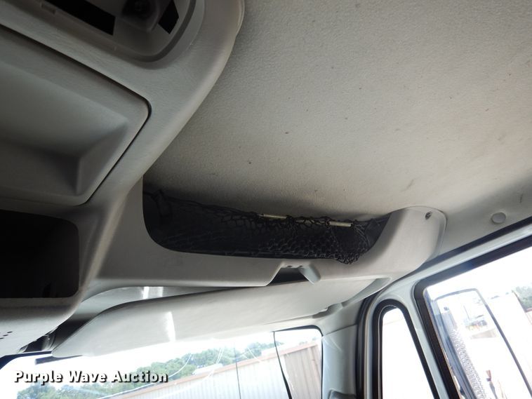 image for item DM6431 2010 International 7400  utility / service truck