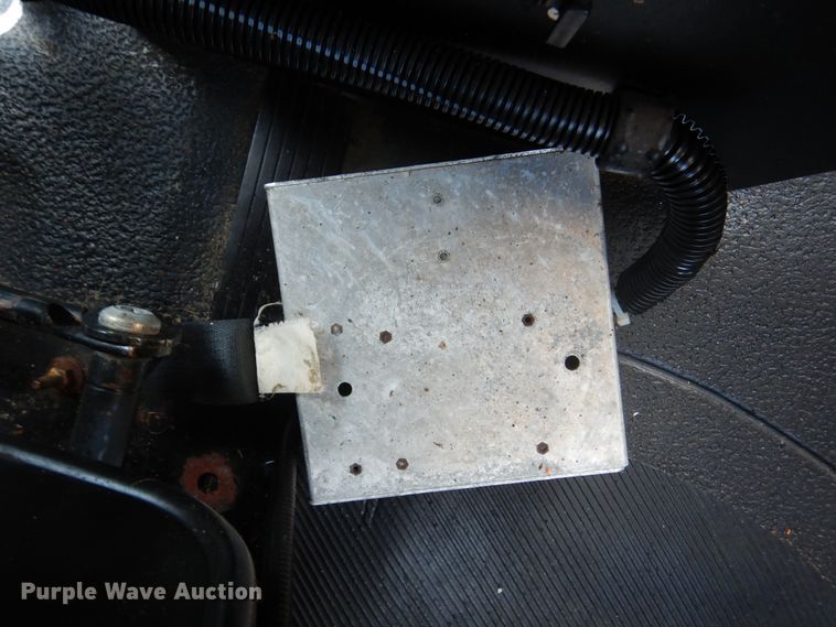 image for item DM6431 2010 International 7400  utility / service truck