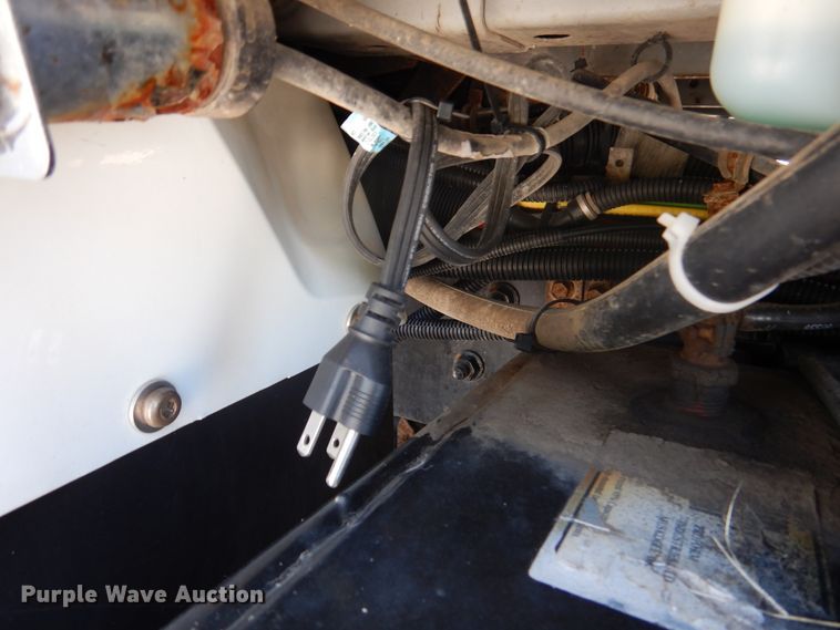 image for item DM6431 2010 International 7400  utility / service truck