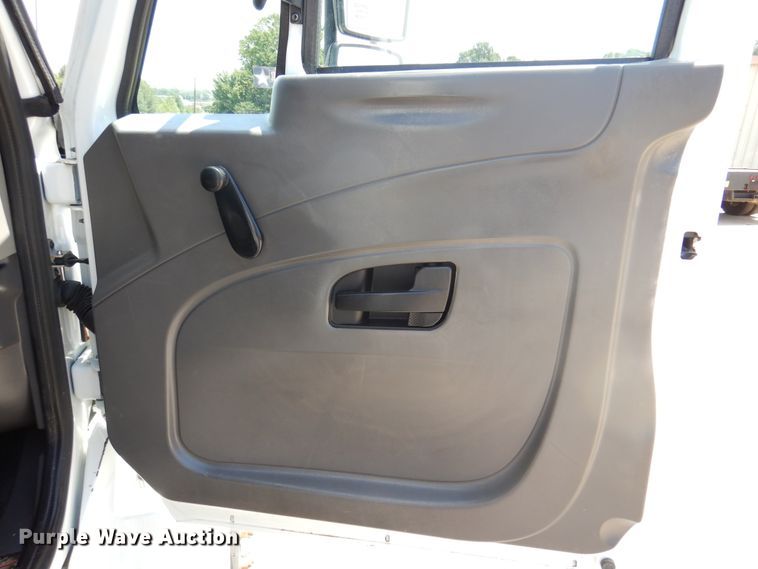 image for item DM6431 2010 International 7400  utility / service truck