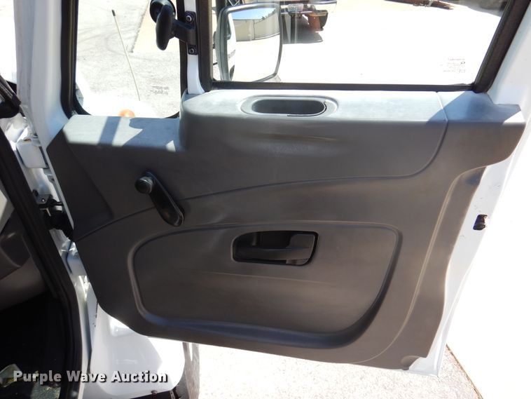 image for item DM6431 2010 International 7400  utility / service truck