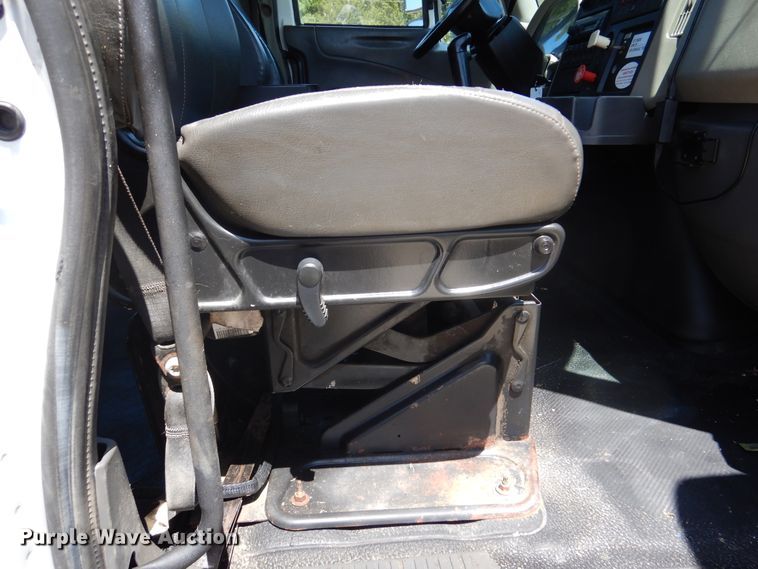 image for item DM6431 2010 International 7400  utility / service truck