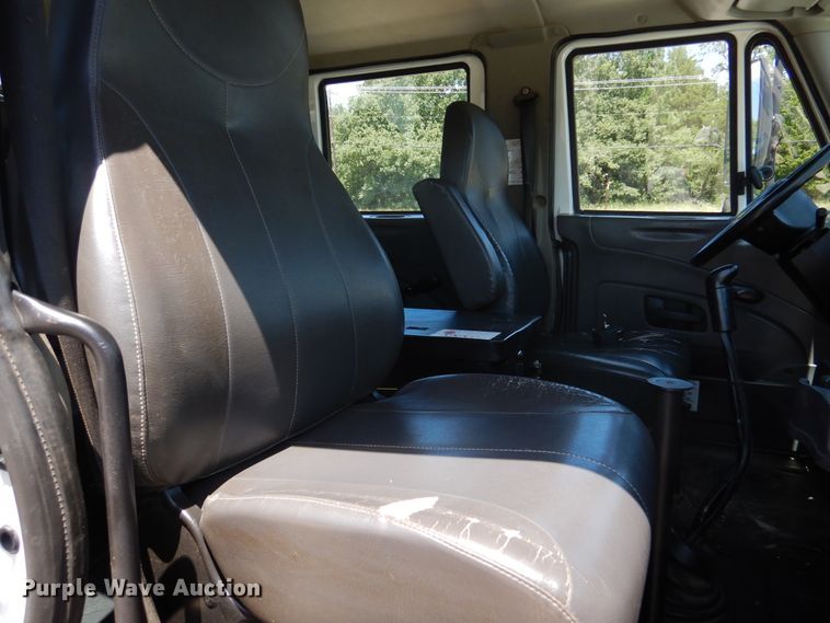 image for item DM6431 2010 International 7400  utility / service truck