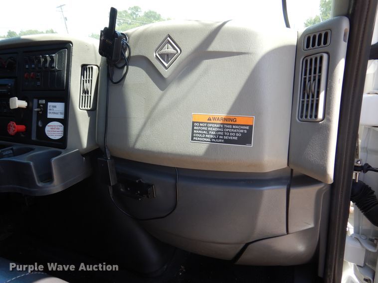 image for item DM6431 2010 International 7400  utility / service truck