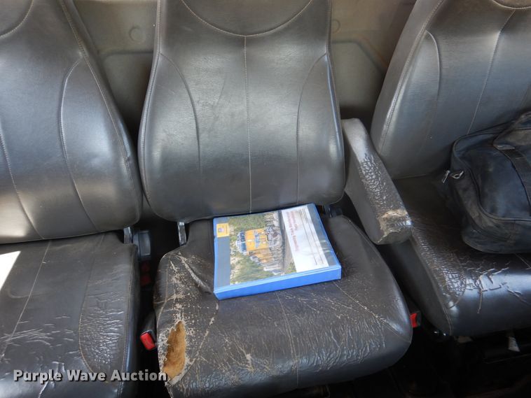 image for item DM6431 2010 International 7400  utility / service truck