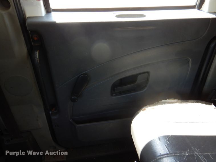 image for item DM6431 2010 International 7400  utility / service truck