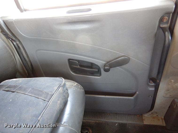 image for item DM6431 2010 International 7400  utility / service truck