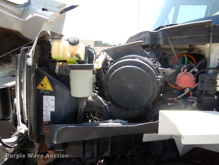 image for item DM6431 2010 International 7400  utility / service truck