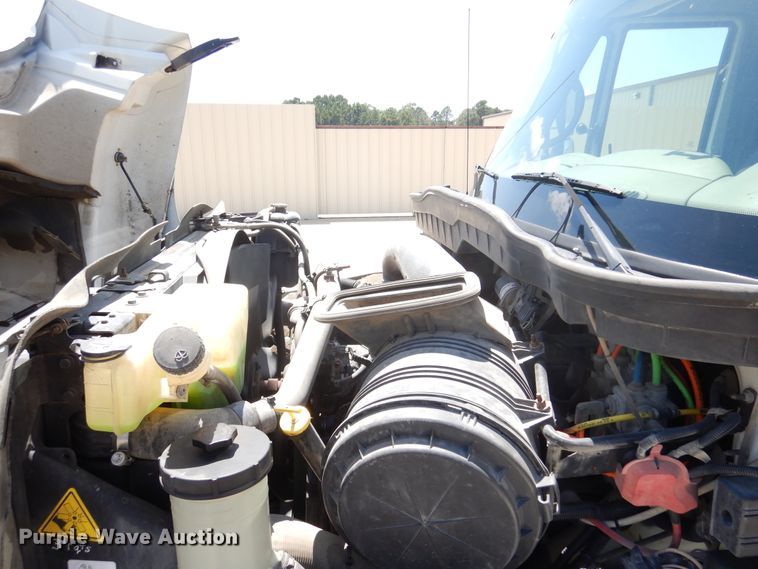 image for item DM6431 2010 International 7400  utility / service truck