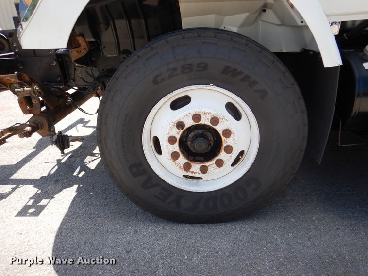 image for item DM6431 2010 International 7400  utility / service truck