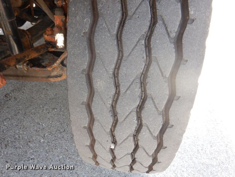 image for item DM6431 2010 International 7400  utility / service truck