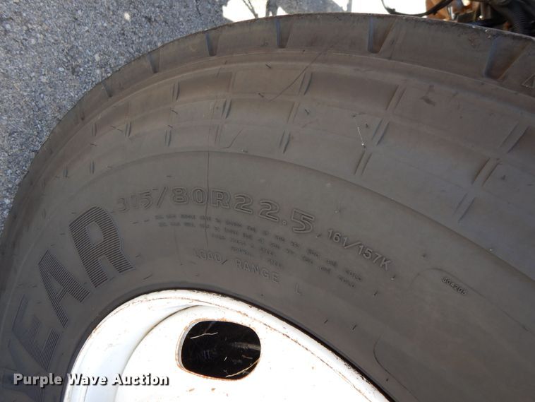 image for item DM6431 2010 International 7400  utility / service truck