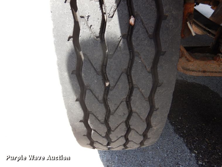 image for item DM6431 2010 International 7400  utility / service truck