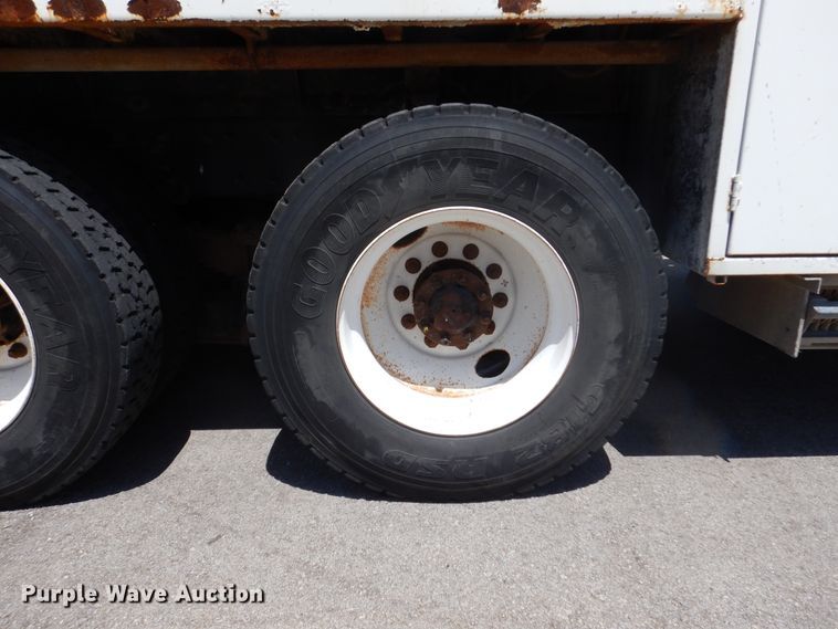 image for item DM6431 2010 International 7400  utility / service truck