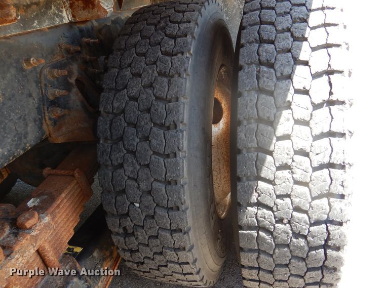 image for item DM6431 2010 International 7400  utility / service truck