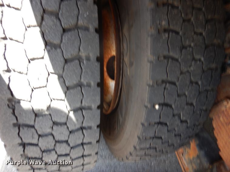 image for item DM6431 2010 International 7400  utility / service truck