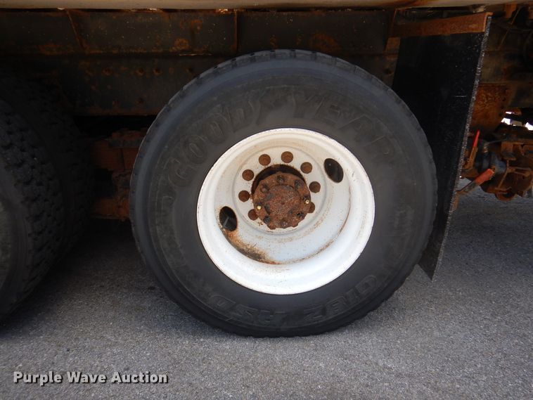 image for item DM6431 2010 International 7400  utility / service truck