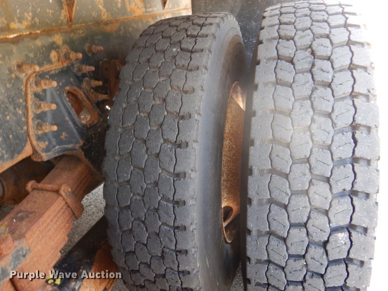 image for item DM6431 2010 International 7400  utility / service truck