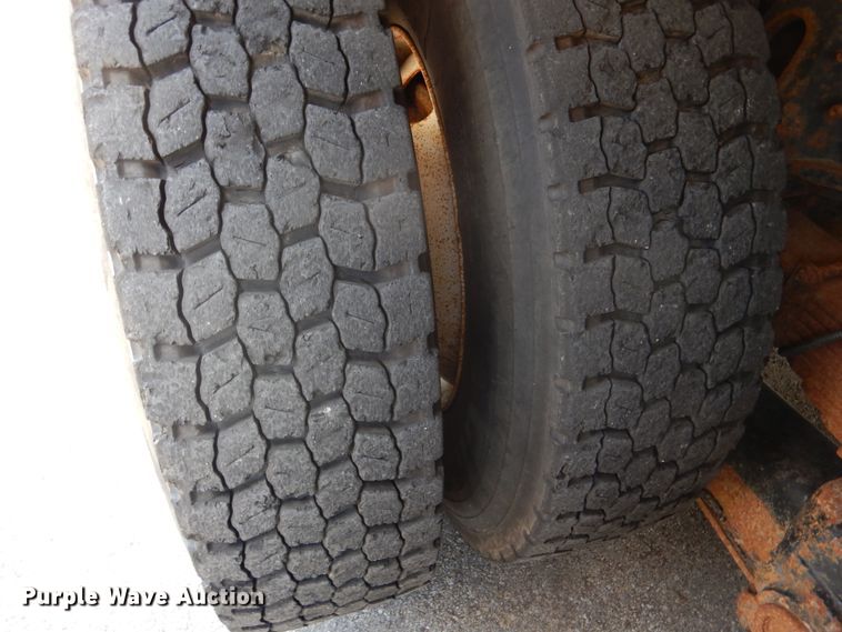 image for item DM6431 2010 International 7400  utility / service truck