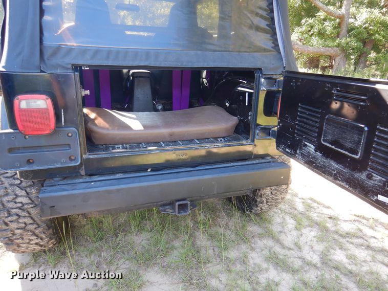 image for item DM6434 2004 Jeep Wrangler  SUV