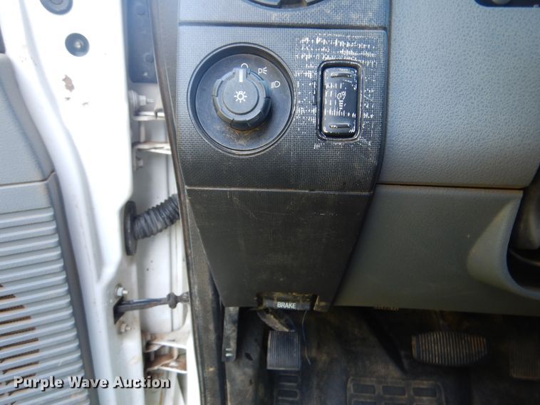 image for item DM6435 2014 Ford F450 Super Duty  Crew Cab flatbed truck