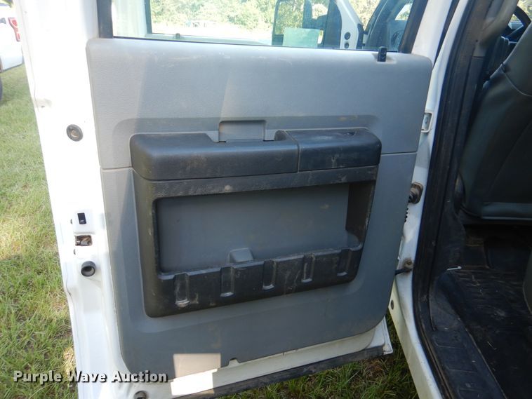 image for item DM6435 2014 Ford F450 Super Duty  Crew Cab flatbed truck