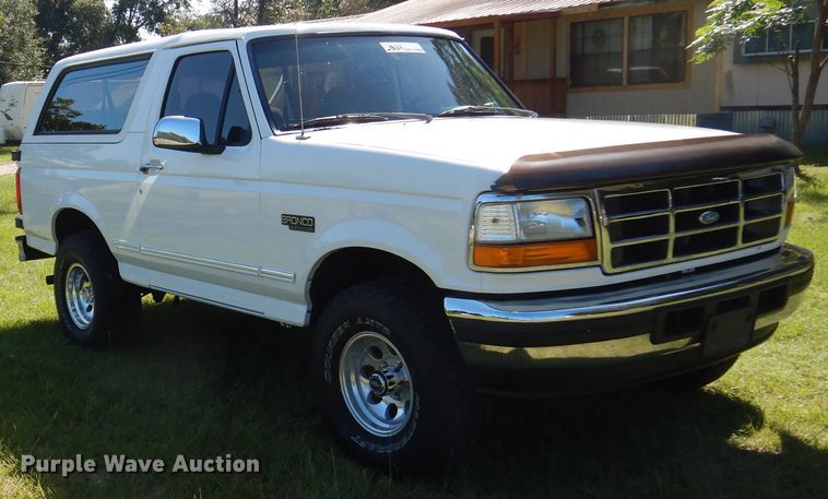 image for item DM6437 1996 Ford Bronco XLT  SUV