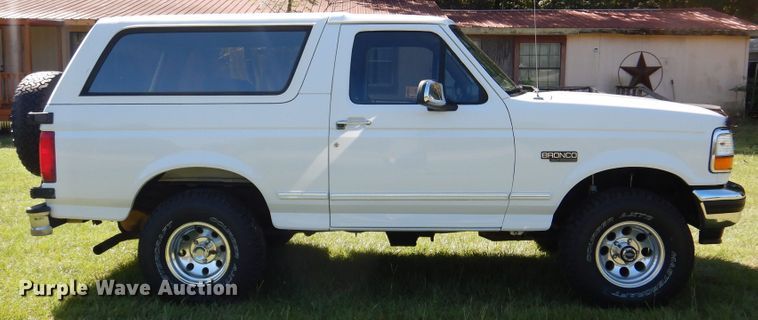 image for item DM6437 1996 Ford Bronco XLT  SUV