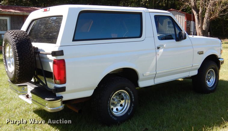 image for item DM6437 1996 Ford Bronco XLT  SUV