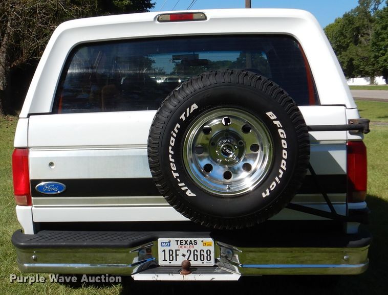 image for item DM6437 1996 Ford Bronco XLT  SUV