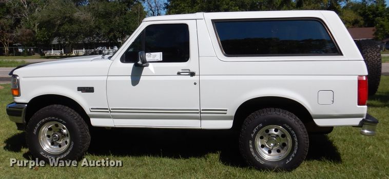 image for item DM6437 1996 Ford Bronco XLT  SUV