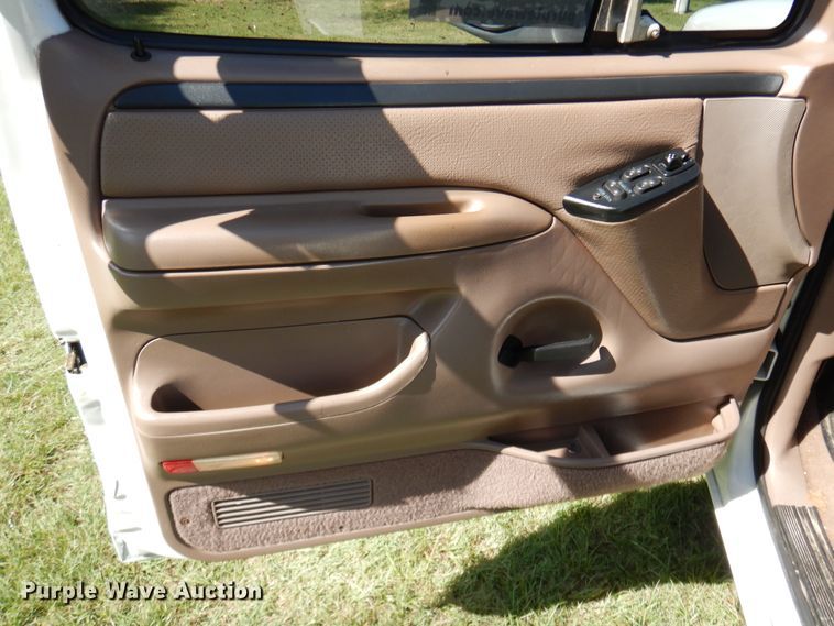 image for item DM6437 1996 Ford Bronco XLT  SUV