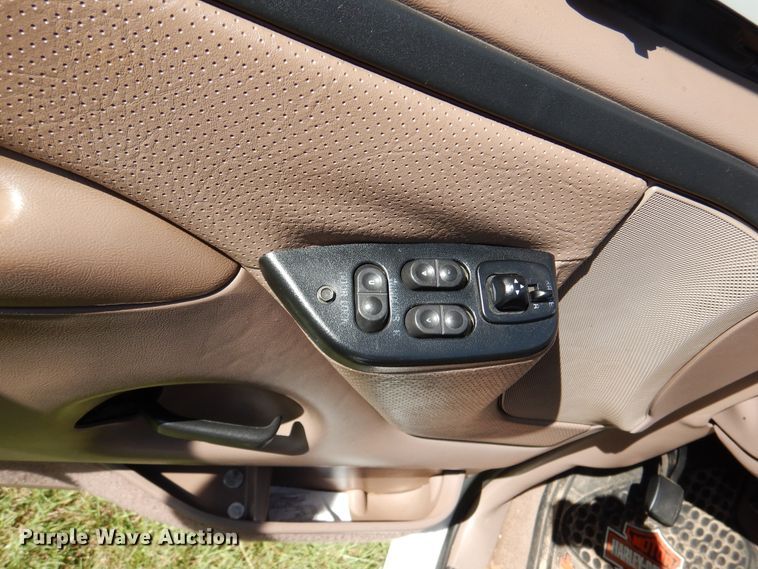 image for item DM6437 1996 Ford Bronco XLT  SUV