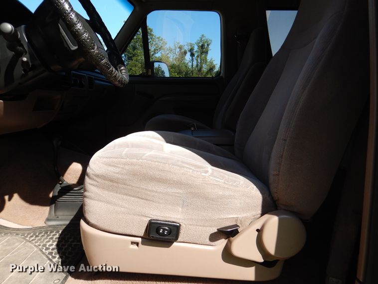 image for item DM6437 1996 Ford Bronco XLT  SUV