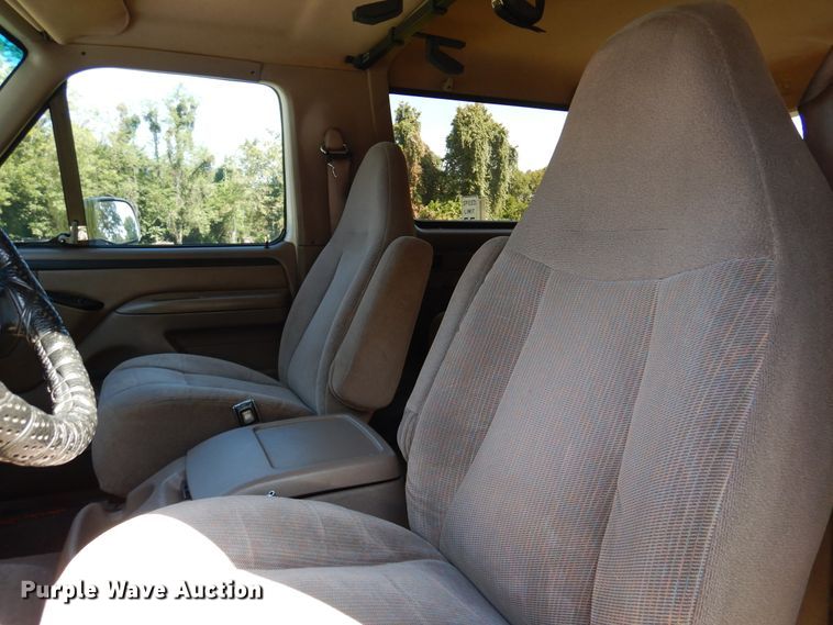 image for item DM6437 1996 Ford Bronco XLT  SUV