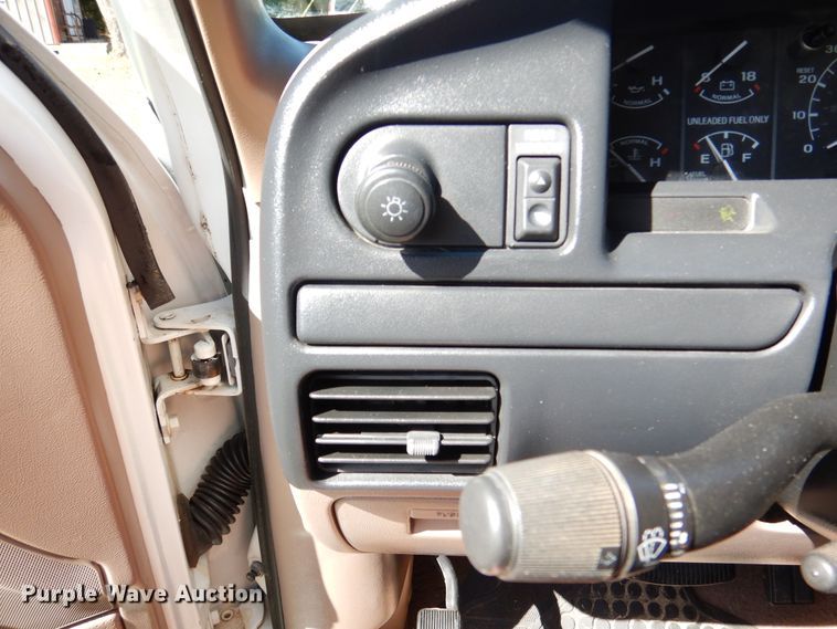 image for item DM6437 1996 Ford Bronco XLT  SUV