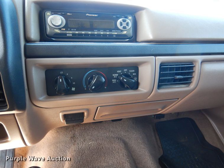 image for item DM6437 1996 Ford Bronco XLT  SUV