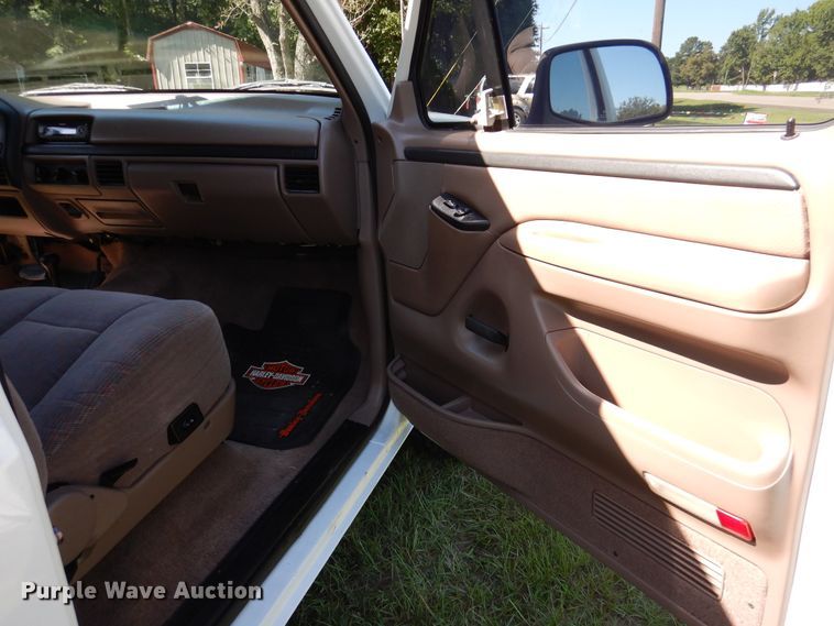 image for item DM6437 1996 Ford Bronco XLT  SUV