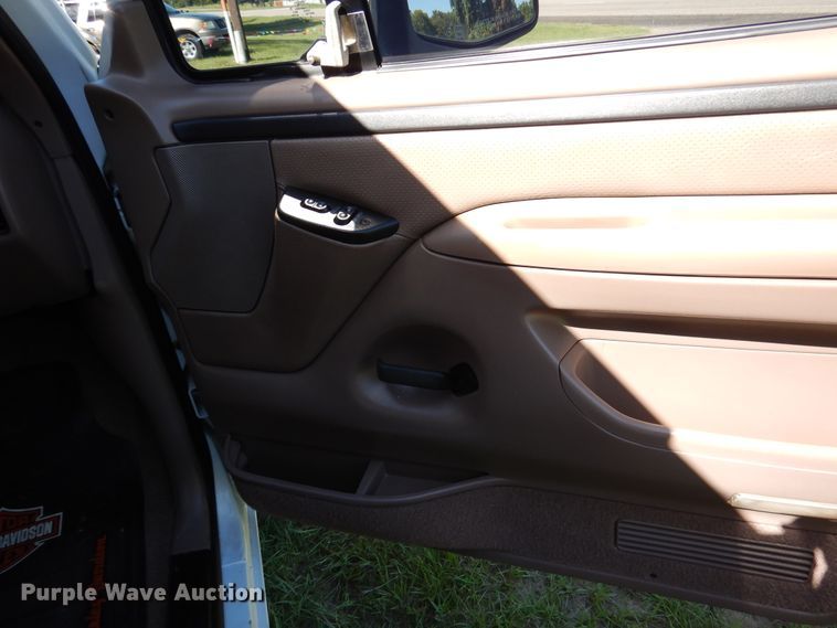 image for item DM6437 1996 Ford Bronco XLT  SUV