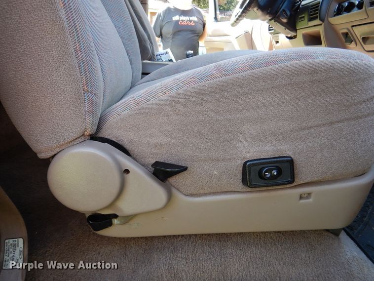 image for item DM6437 1996 Ford Bronco XLT  SUV